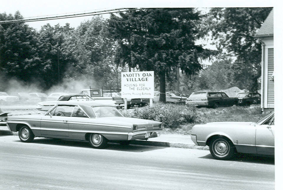 Old Picture of Knotty Oak Village parking lot